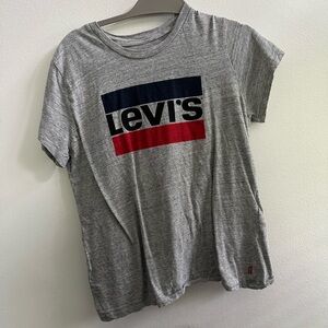 Levi’s tee